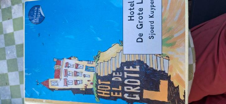 Sjoerd Kuyper - Hotel de grote L, Boeken, Kinderboeken | Jeugd | 10 tot 12 jaar, Zo goed als nieuw, Ophalen of Verzenden