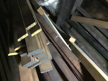 partij hardhout profielen , schoten , planken , balken e.d. beschikbaar voor biedingen