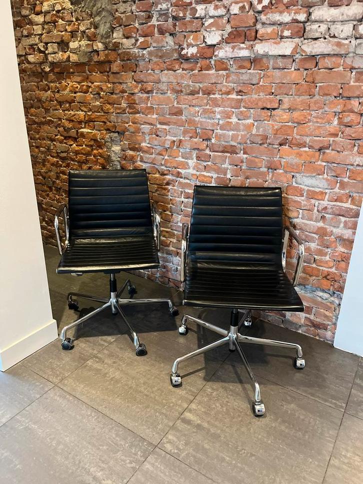 Vitra EA117 bureaustoelen zwart leder - 4 stuks, Huis en Inrichting, Bureaustoelen, Gebruikt, Bureaustoel, Zwart, Ergonomisch