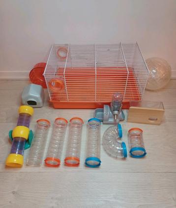 GOEDE HAMSTER KOOI MET VEEL SPULLEN ALLES SAMEN€10,- beschikbaar voor biedingen