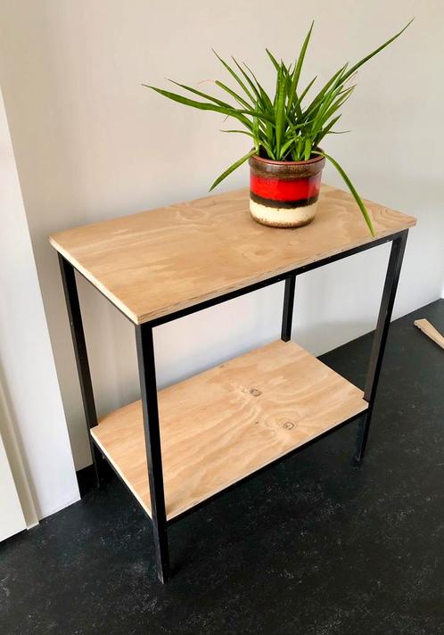 Wandtafel / bijzettafel stalen frame met multiplex hout, Huis en Inrichting, Tafels | Sidetables, Zo goed als nieuw, 25 tot 50 cm