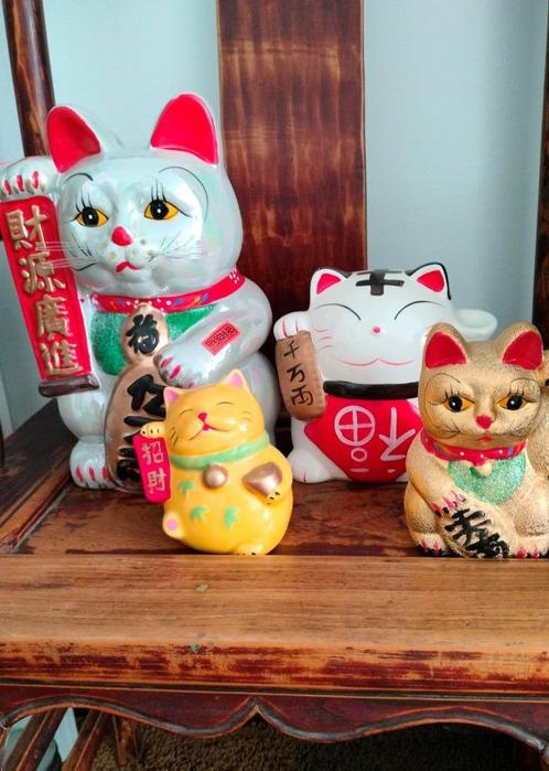 3 nieuwe Japanse en 1 Chinese spaarpot, Verzamelen, Spaarpotten, Nieuw, Strip- of Tekenfilmfiguur, Steen, Aardewerk of Keramiek