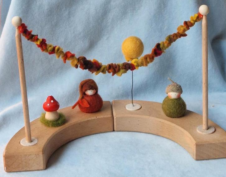 Vrije School Seizoenstafel jaarring steker herfst paddestoel, Hobby en Vrije tijd, Vilt, Nieuw, Figuurtje(s), Wolvilt, Verzenden