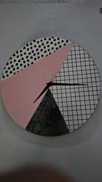 80s MEMPHIS MILANO STYLE METAL CLOCK DESIGN, Ophalen of Verzenden, Zo goed als nieuw, Analoog, Wandklok