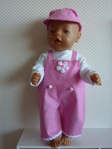 Tuinbroek,t-shirt en pet past de baby born pop van 43 cm beschikbaar voor biedingen