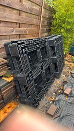 Gratis af te halen: 1 zwarte kunststoffen pallet, Doe-het-zelf en Verbouw, Kratten en Dozen, Ophalen, 100 cm of meer, 60 cm of meer
