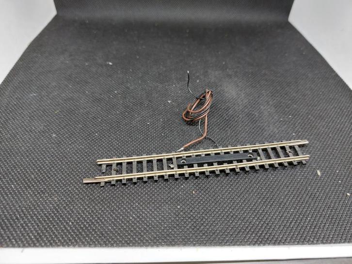Minitrix - contactrail 104,2mm (13884), Hobby en Vrije tijd, Modeltreinen | N-Spoor, Gebruikt, Rails, Gelijkstroom of Wisselstroom