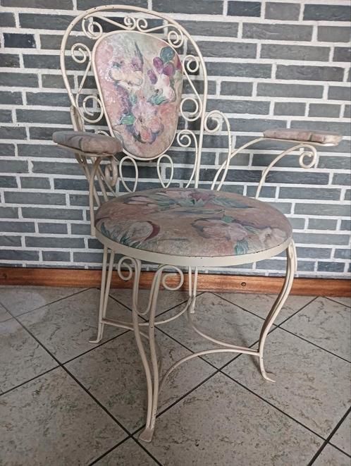 Mooie Vintage stoel met sierlijke vormen, metaal frame, Huis en Inrichting, Stoelen, Gebruikt, Eén, Stof, Overige kleuren, Ophalen