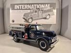 International R-190 Fire slangenwagen'57 First Gear 1:34, Hobby en Vrije tijd, Modelauto's | 1:32, Ophalen of Verzenden, Nieuw