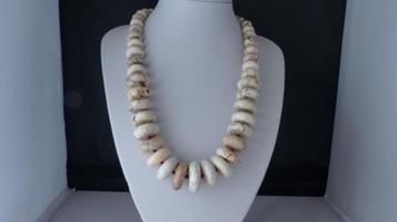 KORAAL-HOWLIET ketting/oorhanger-set beschikbaar voor biedingen