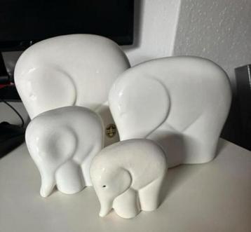 Witte Olifant Beeldjes - Set van 4 beschikbaar voor biedingen