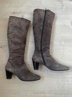 Taupe kleurige suède LAARZEN mt. 41 echt leer, made in Italy, Hoge laarzen, Overige kleuren, Omoda, Ophalen of Verzenden