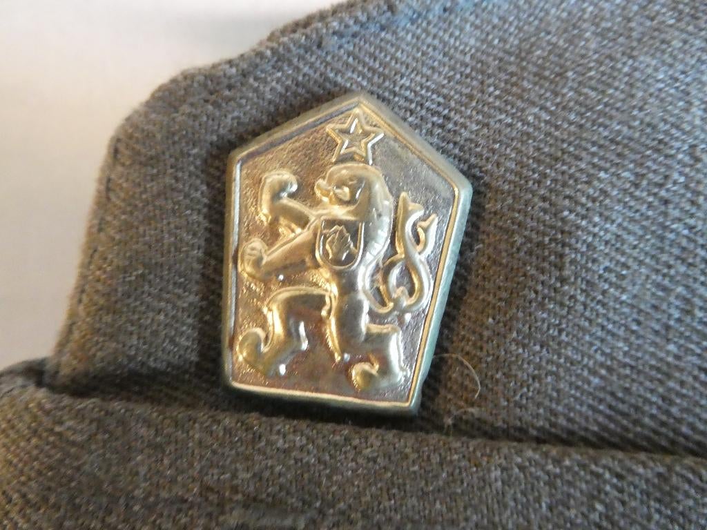 Tsjechoslowaakse wollen veldmuts (Schuitje) met embleem, Ophalen of Verzenden, Landmacht, Overige gebieden, Helm of Baret