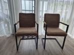 Set van 2 bruine eetkamerstoelen met armleuning, Huis en Inrichting, Stoelen, Ophalen, Twee, Bruin, Zo goed als nieuw