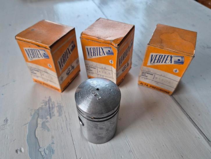 Vertex zuiger HMW 3 stuks New Old Stock, Fietsen en Brommers, Brommeronderdelen | Oldtimers, Nieuw, Overige merken, Ophalen of Verzenden