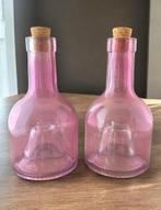 2 roze glazen flessen met hoge concave bodem., Antiek en Kunst, Ophalen of Verzenden
