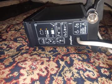 24 vollt oplader 3 pins aansluiting  beschikbaar voor biedingen