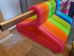 Gekleurde kledinghangers 62 stuks Ikea, Kleding | Dames, Kledinghangers, Ophalen of Verzenden, Zo goed als nieuw, Kunststof