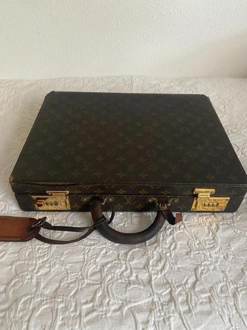 Louis Vuitton Attaché Koffer beschikbaar voor biedingen