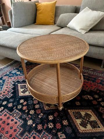 Rotan salon tafeltje beschikbaar voor biedingen