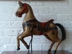 Klein houten circus/carrousel paardje op standaard, Ophalen