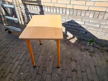 Oud schooltafeltje beschikbaar voor biedingen