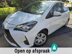 Toyota Yaris 1.0 VVT-i Active/Navi/Camera/CC/Incl. BTW/1e ei, Stof, Gebruikt, Startonderbreker, Bedrijf