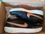 Nieuw in doos Nike dames tennisschoenen maat 40,5, Sport en Fitness, Tennis, Nike, L00, Schoenen, Nieuw