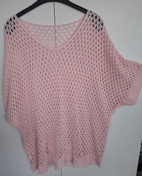 Wijdvallend shirt met gaatjes, maar ca. 48/50??, Kleding | Dames, Grote Maten, Nieuw, Shirt of Top, Roze, Verzenden