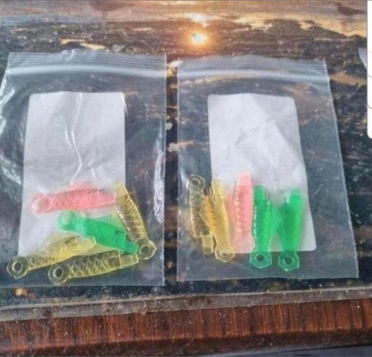 naaldinrijger voor naaimachine, per stuk €1,00

Heb er nog 7, Hobby en Vrije tijd, Naaimachines en Toebehoren, Overige merken