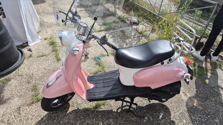 Mooie scooter,, Fietsen en Brommers, Scooters | Yamaha, Zo goed als nieuw, Overige modellen, Maximaal 25 km/u, Benzine, Ophalen of Verzenden