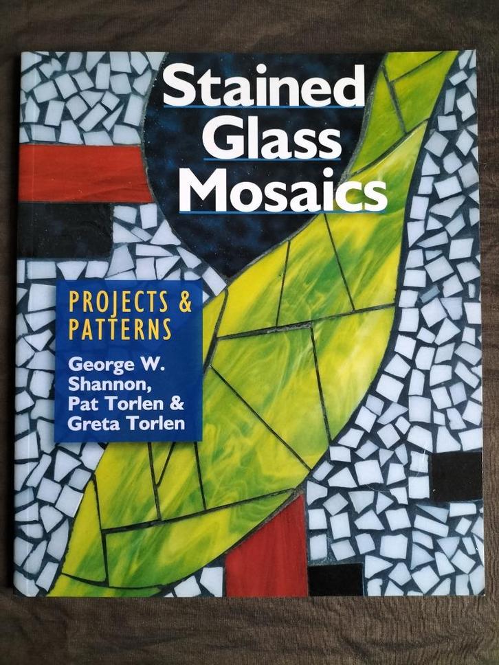 Stained Glass Mosaics / Projects & Patterns, Boeken, Hobby en Vrije tijd, Zo goed als nieuw, Overige onderwerpen, Ophalen of Verzenden