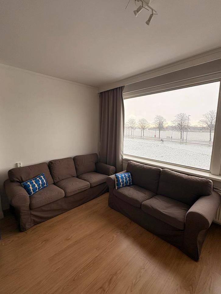 2 IKEA Ektorp bankjes - zo goed als nieuw!, Huis en Inrichting, Banken | Complete zithoeken, Zo goed als nieuw, Stof, Ophalen