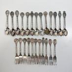 23 vintage lepeltjes en vorkjes | Nederlandse Scheepvaart, Verzamelen, Ophalen of Verzenden, Zo goed als nieuw, Motorboot, Gebruiksvoorwerp