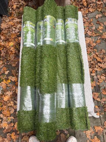 Nieuw kunstgras - 1x2m rollen beschikbaar voor biedingen