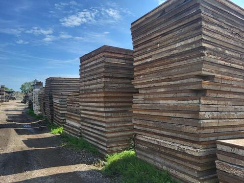 18 stuks gebruikte betonplaat 200x200x14cm met hoeklijn, Tuin en Terras, Bielzen en Borders, Gebruikt, Blok, Beton, Minder dan 100 cm