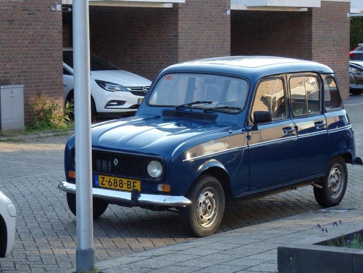 Renault 4 uit 1980 met 38.000 km op de teller, Auto's, Oldtimers, Particulier, Renault, Benzine, Handgeschakeld, Blauw, Beige