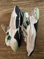 UNIEK: adidas Ozweego 'Jungle Leaf' (FZ4089) – Maat 44 2/3, Wit, Ophalen of Verzenden, Sneakers of Gympen, Adidas