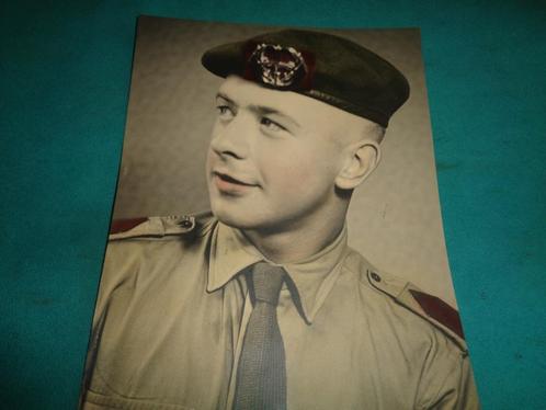 Soldaat stoottroepen eind jaren 40 foto met embleem, Verzamelen, Militaria | Algemeen, Landmacht, Overige typen, Nederland, Verzenden