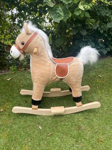 Hobbelpaard pluch met geluid, houten onderstel beschikbaar voor biedingen