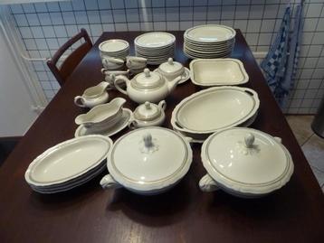 Servies Distinction. beschikbaar voor biedingen
