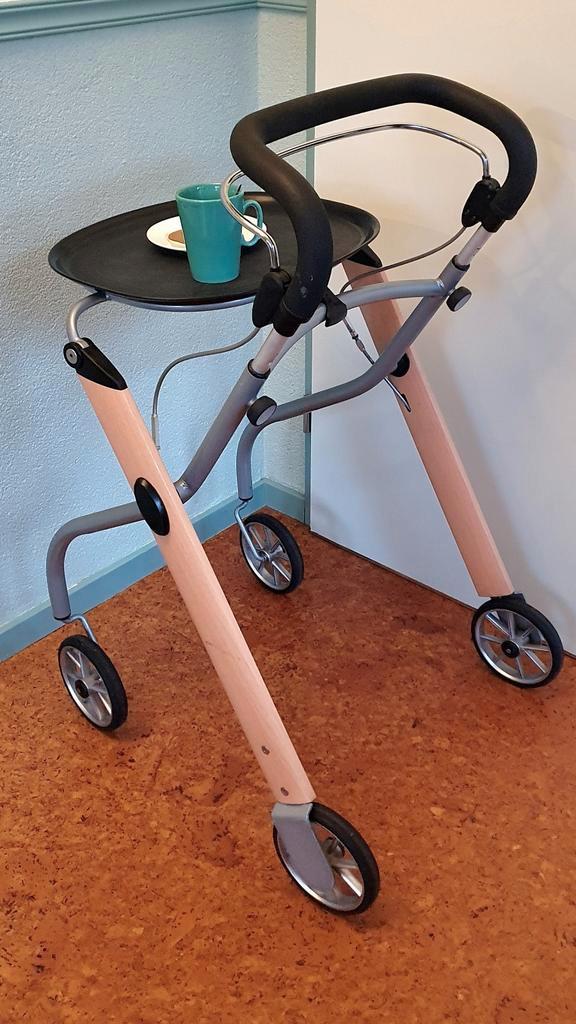 TRUST Care binnenrollator / bijzettafeltje, Diversen, Rollators, Ophalen