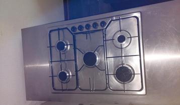 Tafel met ingebouwd gaskookstel beschikbaar voor biedingen