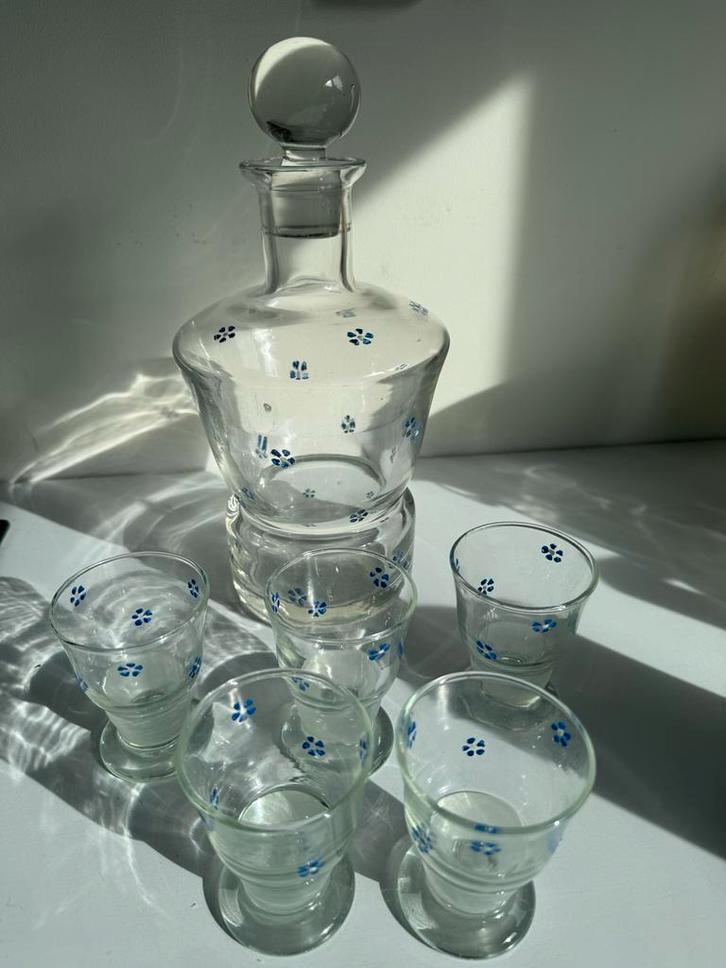 Vintage Karaf met 5 Glaasjes - Blauwe Bloemmotieven, Antiek en Kunst, Antiek | Glas en Kristal, Ophalen of Verzenden