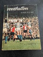 Voetballen toen en nu KNVB 75 jaar, Gelezen, Ophalen of Verzenden