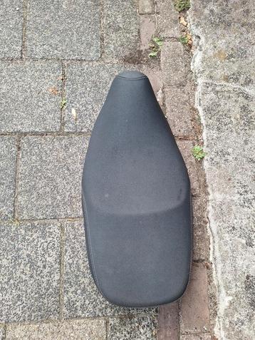 Vespa LX/S Zadel in goede staat. beschikbaar voor biedingen