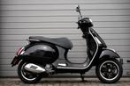 Piaggio Vespa GTS 300 HPE 2022 Black €4500 ex BTW voertuig, Scooter, Bedrijf, ABS, Piaggio Vespa B.V.