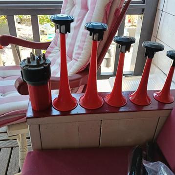 Auto horens 5 stuks + lucht compressor  beschikbaar voor biedingen