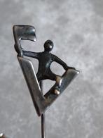 V - Vrede, Victorie. Zeer unieke speld, Kunst object. Zilver, Ophalen of Verzenden
