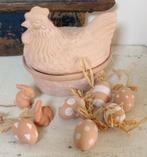 PASEN Terracotta PAAS ENSEMBLE / kip op mandje eieren hazen, Ophalen of Verzenden
